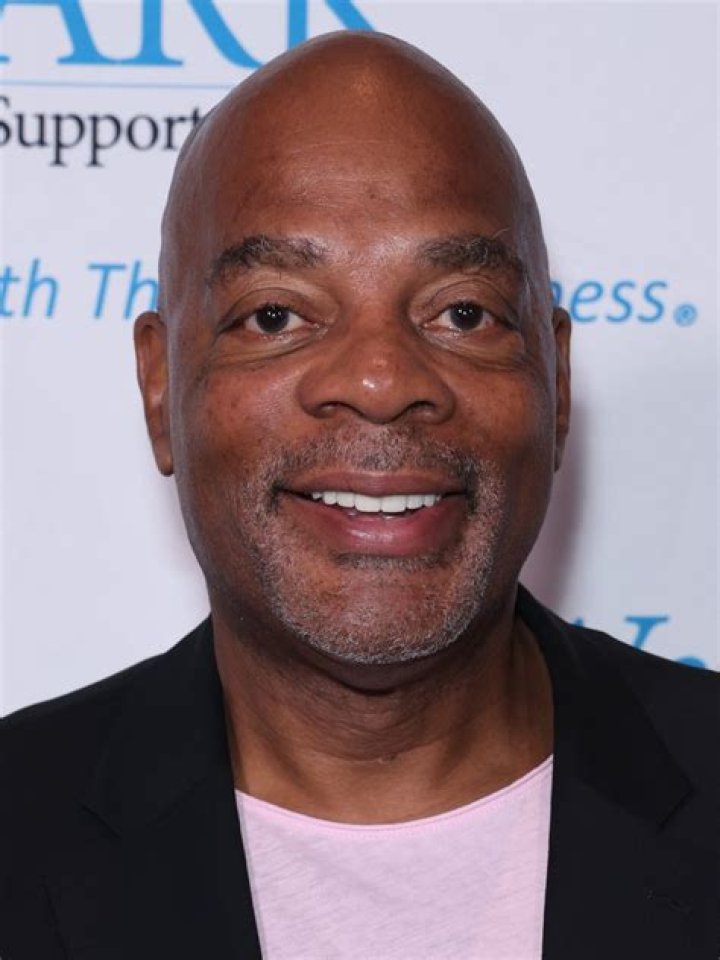 Alonzo Bodden biografía, edad, altura, esposo, net worth, familia