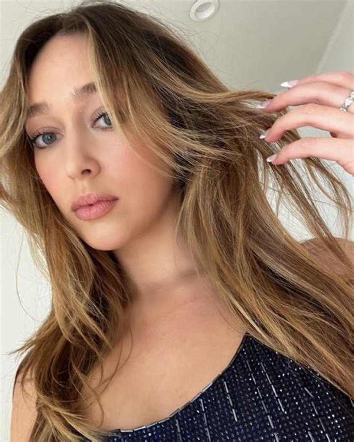 Alycia Debnam-Carey (TV Actress) - Age, Birthday, Bio, Facts, Family, Net Worth, Height & More