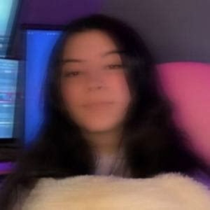 alyssalivee (Twitch Star) - Age, Birthday, Bio, Facts, Family, Net Worth, Height & More