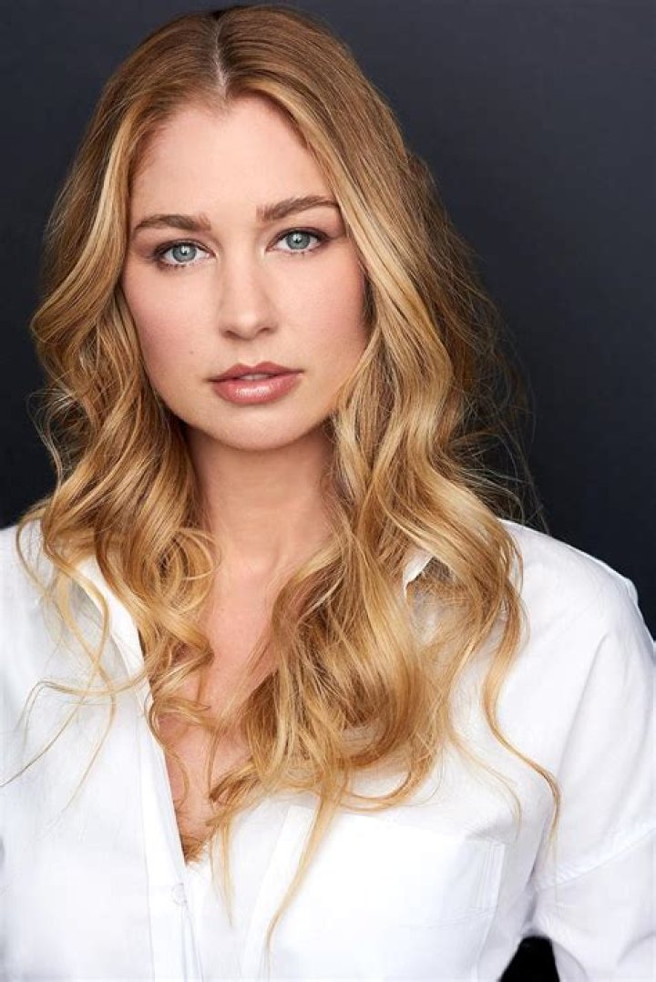 Amanda Clapham (Soap Opera Actress) - Age, Birthday, Bio, Facts, Family, Net Worth, Height & More