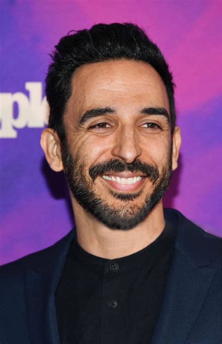 Amir Arison biografía, edad, altura, esposo, net worth, familia