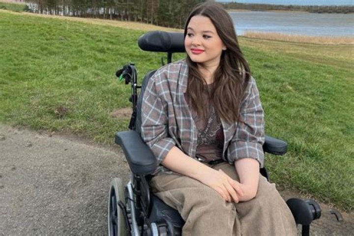 Amy Pohl (TikTok Star) - Age, Birthday, Bio, Facts, Family, Net Worth, Height & More