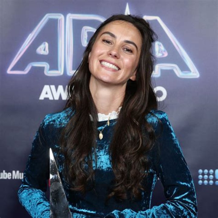 Amy Shark Biography, Age, Height, Husband, Net Worth, Family