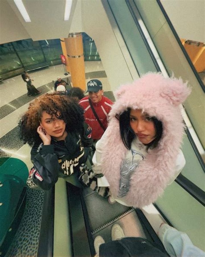 Analisseworld (Dancer) - Age, Birthday, Bio, Facts, Family, Net Worth, Height & More