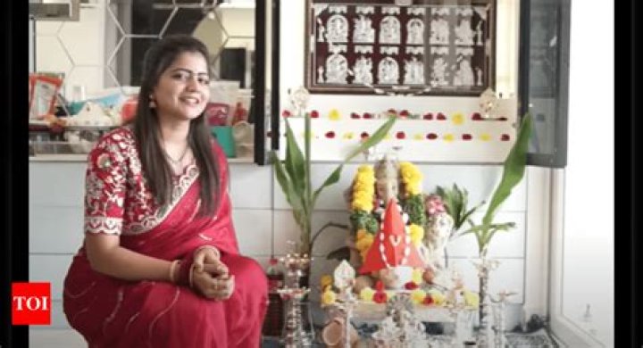 
Anchor Savithri Height, Weight, Net Worth, Age, Birthday, Wikipedia, Who, Nationality, Biography 