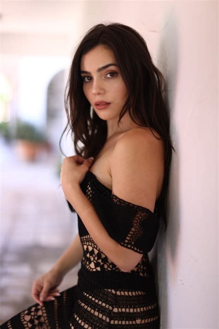 How tall is Andrea Londo