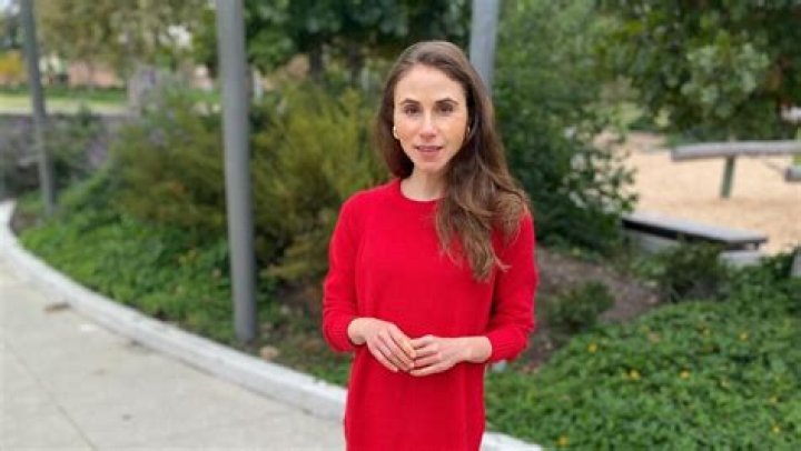 Andrea Suarez, MD, FAAD (Doctor) - Age, Birthday, Bio, Facts, Family, Net Worth, Height & More