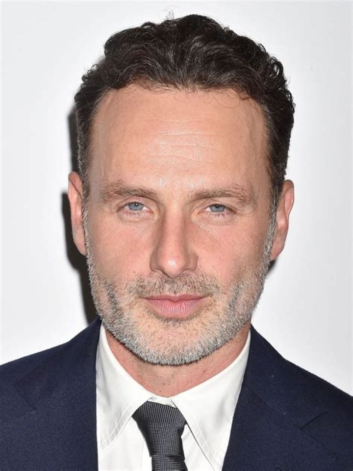 Andrew Lincoln Biography, Age, Height, Wife, Net Worth, Family