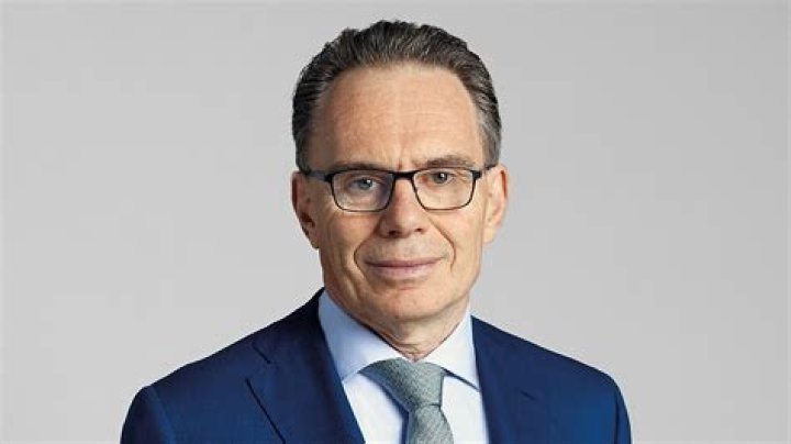 Andrew Stewart Mackenzie Biography, Age, Height, Wife, Net Worth, Family