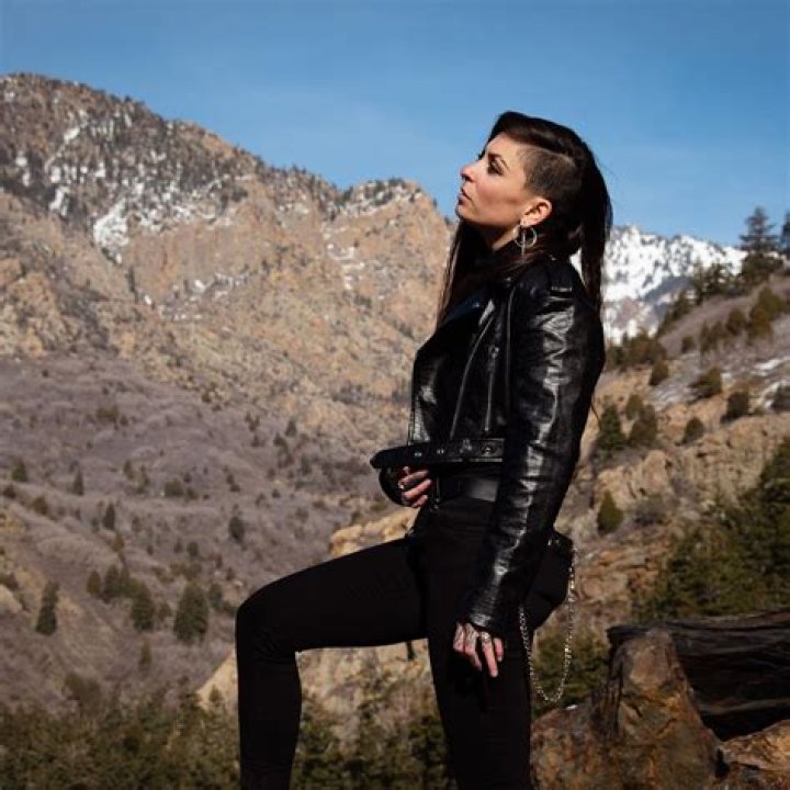 Angel Rose Fergerstrom (Tattoo Artist) - Age, Birthday, Bio, Facts, Family, Net Worth, Height & More