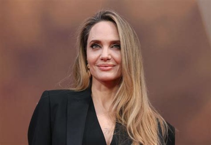 Angelina Jolie (Actriz de Cine) - Edad, cumpleaños, biografía, hechos, familia, patrimonio neto, altura y más