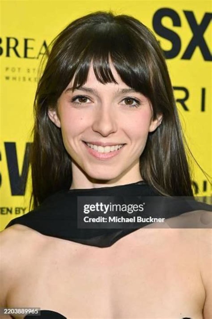 How tall is Anjelica Bette Fellini