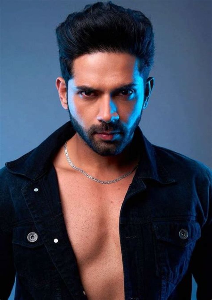Ankit Bathla Biography, Age, Height, Wife, Net Worth, Family