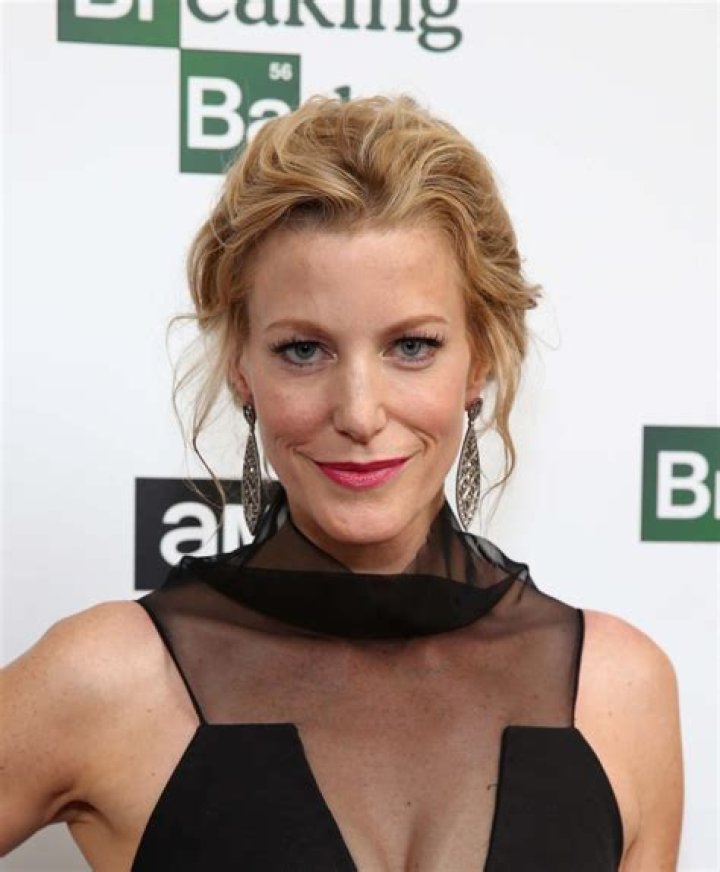 How tall is Anna Gunn