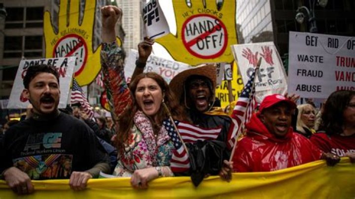 
Anti-government protests: State-run broadcaster hacked in Iran 