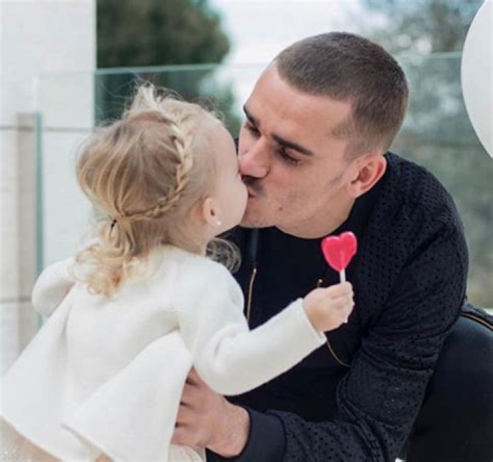 
Antoine Griezmann is Married to Wife: Erika Choperena. Kids. 