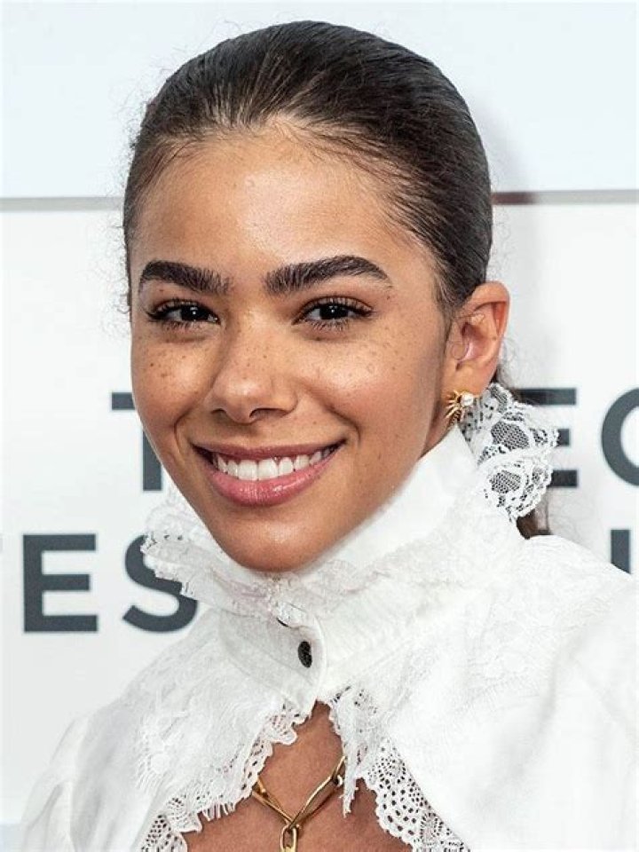 Antonia Gentry (TV Actress) - Age, Birthday, Bio, Facts, Family, Net Worth, Height & More