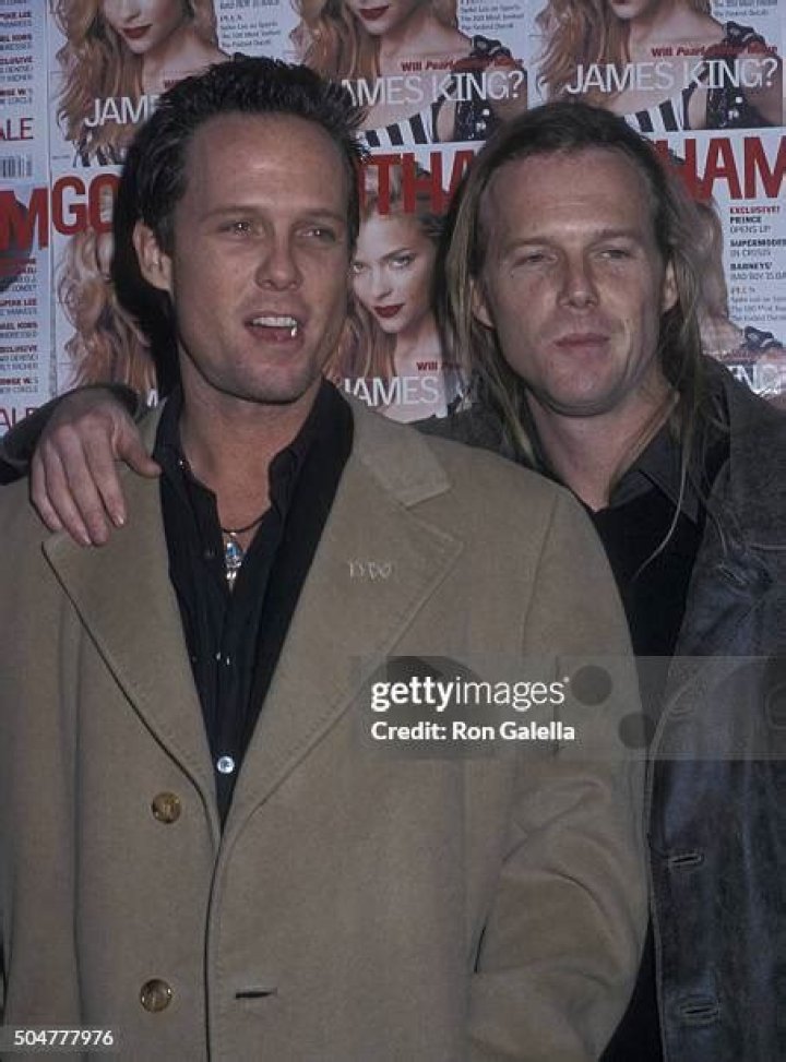 Are Dean Winters and Scott William Winters Brothers?