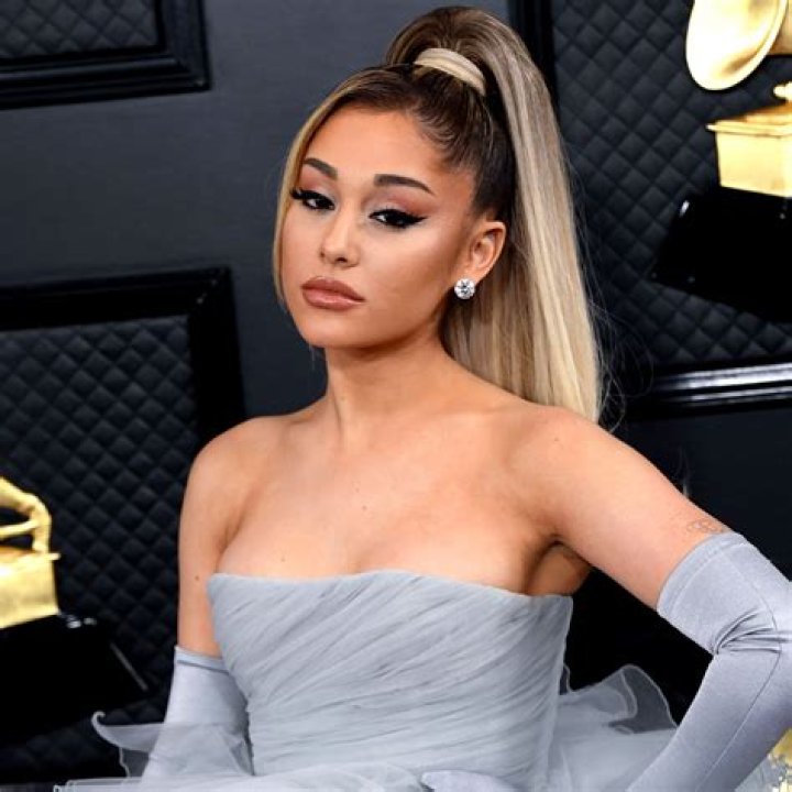 Red Alert: Ariana Grande Now Has Short Hair And Fans Are L-O-S-I-N-G It!