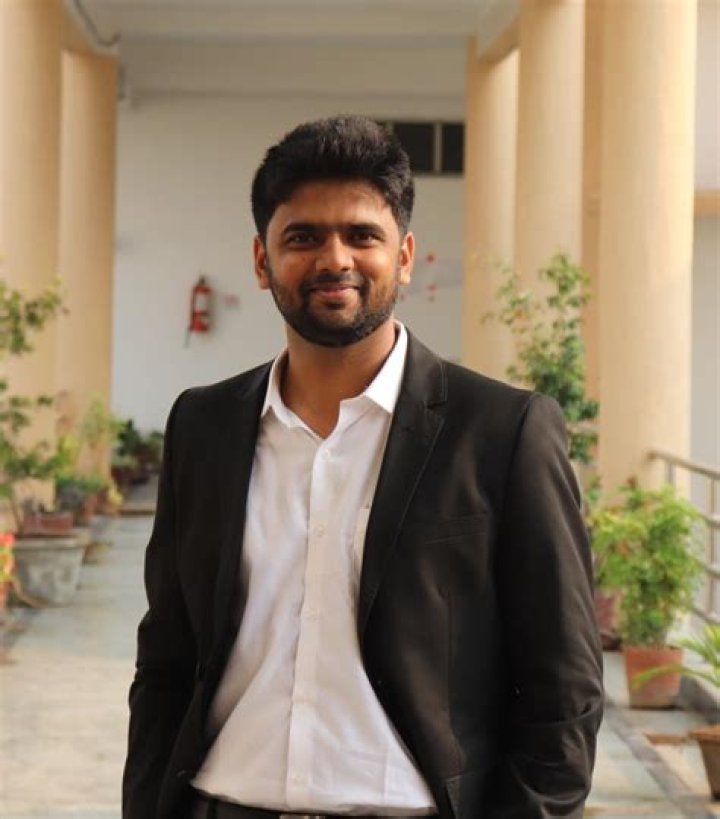 Arjun Gowda (IAS) Wiki - Biography, Age, Wife, Caste, Parents, Rank, Salary & Marksheet
