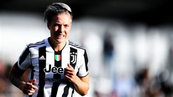 
Arsenal Sign Sweden Forward Lina Hurtig From Juventus 