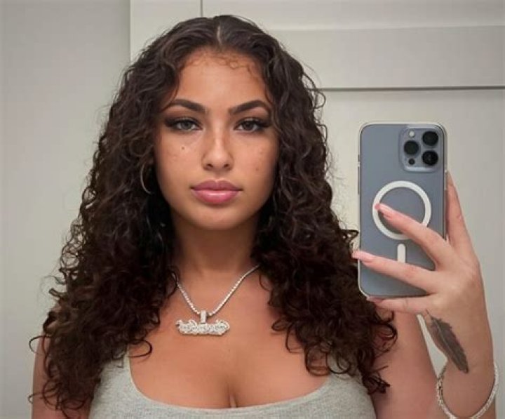 Ash Kash (Instagram Star) - Age, Birthday, Bio, Facts, Family, Net Worth, Height & More