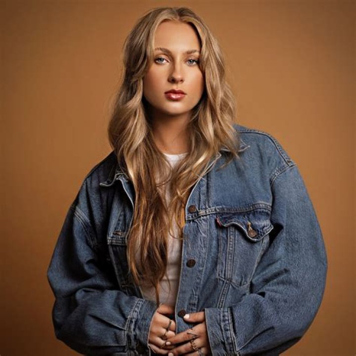 Astrology Birth Chart of Ashley Kutcher (Pop Singer) 2024