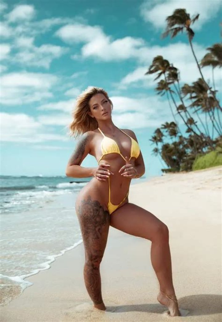 Ashley Resch (Model) - Age, Birthday, Bio, Facts, Family, Net Worth, Height & More