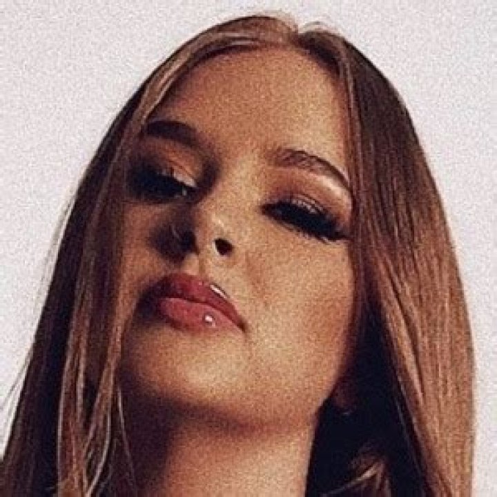 Ashlyn Van Horn (Instagram Star) - Age, Birthday, Bio, Facts, Family, Net Worth, Height & More