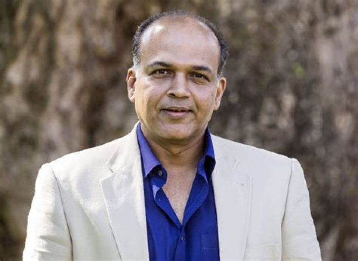 Ashutosh Gowariker biografía, edad, altura, esposo, net worth, familia