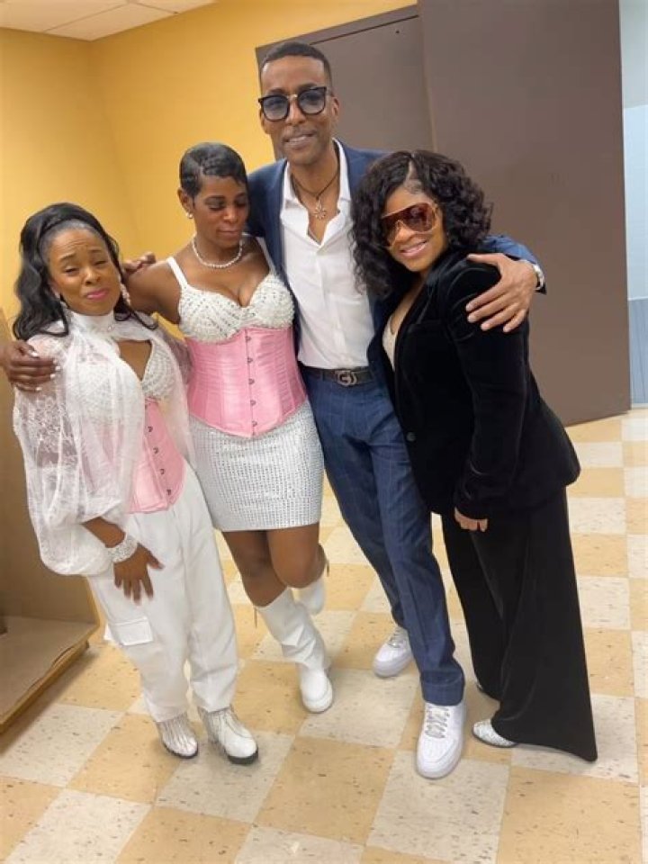 Athena Cage (R&B Singer) - Age, Birthday, Bio, Facts, Family, Net Worth, Height & More