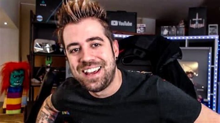 
AuronPlay Net Worth 2022- How Much Does He Make From Youtube? 