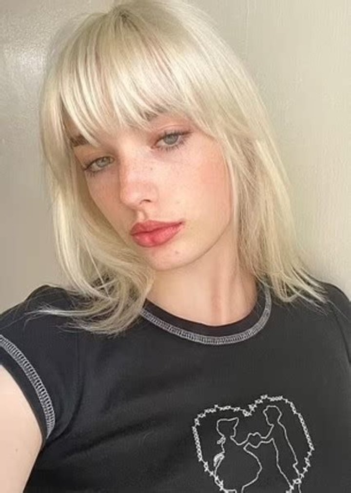 Avrey Ovard (YouTube Star) - Age, Birthday, Bio, Facts, Family, Net Worth, Height & More