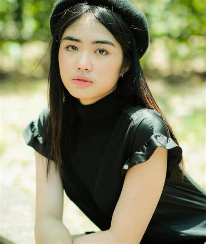 Who is Azi Acosta? Wiki, Biography, Age, Height, Net worth, Boyfriend, Parents, Movies & More