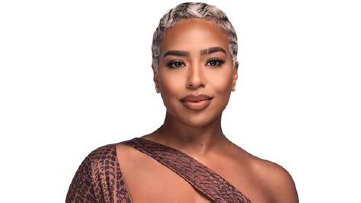 B. Simone (R&B Singer) - Age, Birthday, Bio, Facts, Family, Net Worth, Height & More