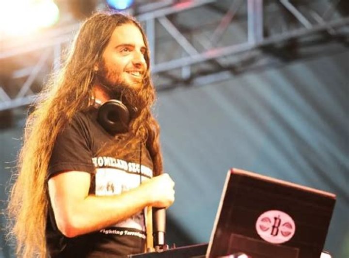 Bassnectar (DJ) - Age, Birthday, Bio, Facts, Family, Net Worth, Height & More