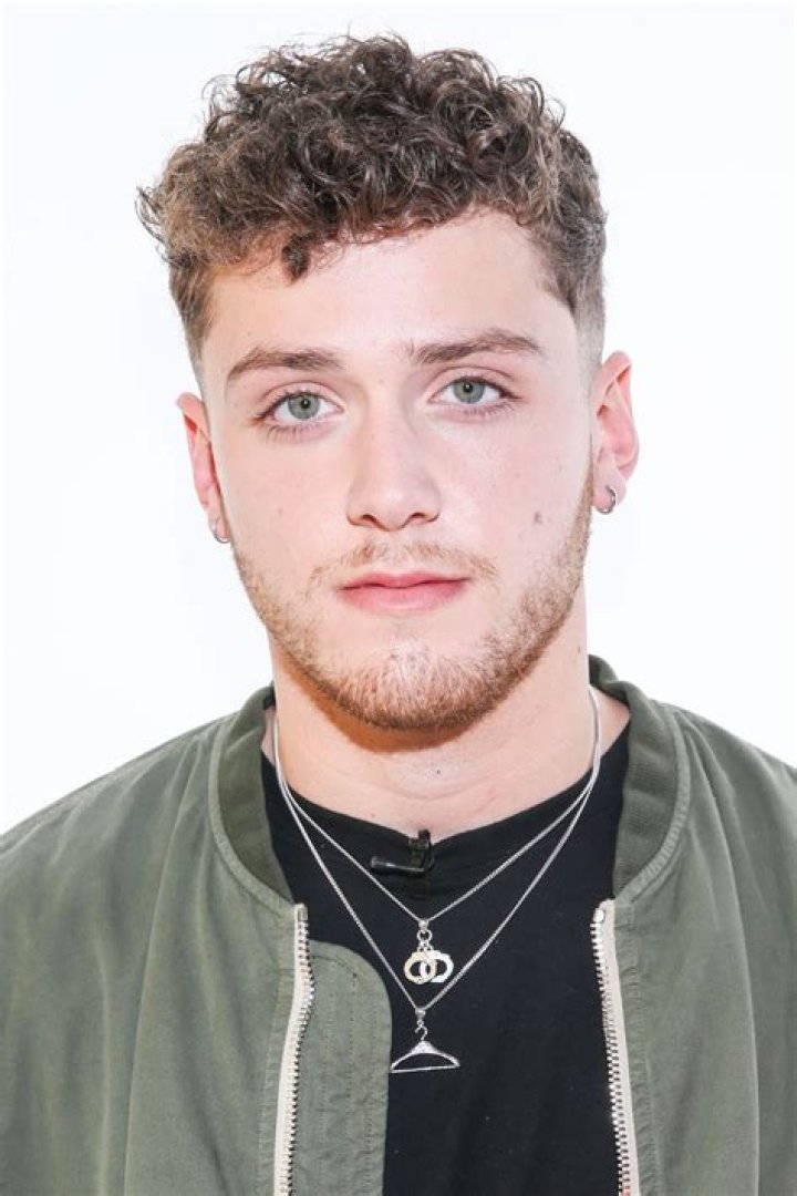 Bazzi (Pop Singer) - Age, Birthday, Bio, Facts, Family, Net Worth, Height & More