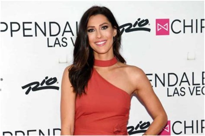 ‘Bachelorette’ Alum Becca Kufrin’s Net Worth Proves She’s Making Big Bucks in Bachelor Nation