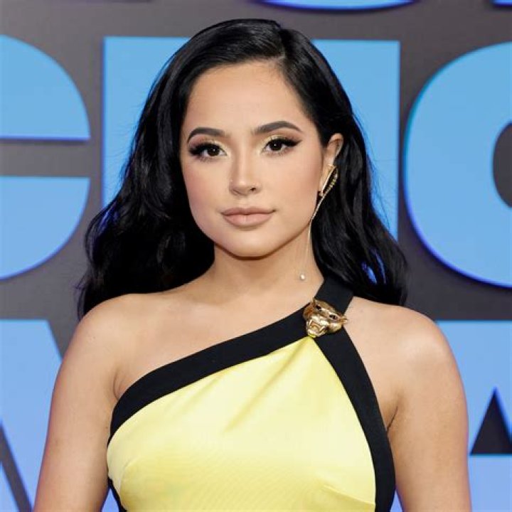 Becky G (Cantante Pop) - Edad, cumpleaños, biografía, hechos, familia, patrimonio neto, altura y más