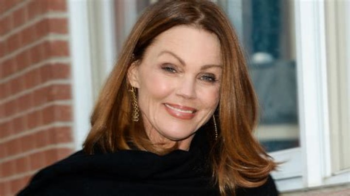 How tall is Belinda Carlisle