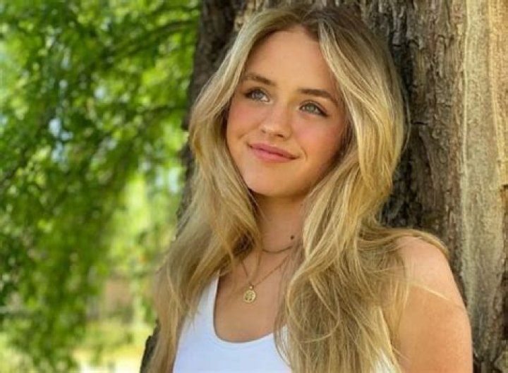 Bella Messens Height, Weight, Net Worth, Age, Birthday, Wikipedia, Who, Nationality, Biography