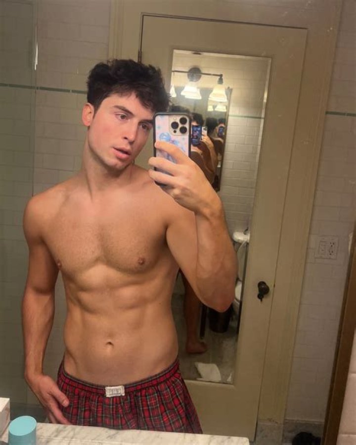 Benito Skinner Age | Wiki, Net worth, Bio, Height, Girlfriend?