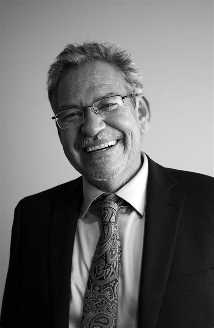 Benjamin Alire Saenz (Poet) - Age, Birthday, Bio, Facts, Family, Net Worth, Height & More