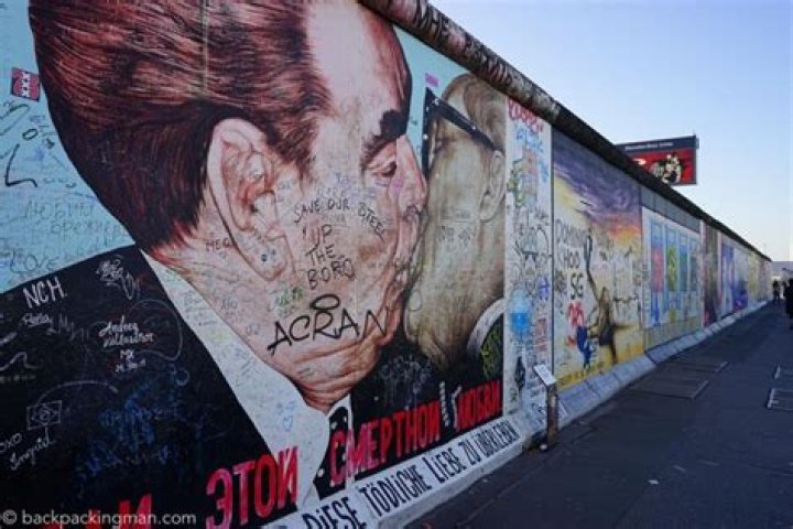 The Astounding Artwork Of The Berlin Wall
