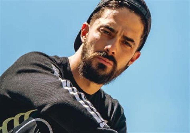 Berth Oh (TV Show Host) - Age, Birthday, Bio, Facts, Family, Net Worth, Height & More