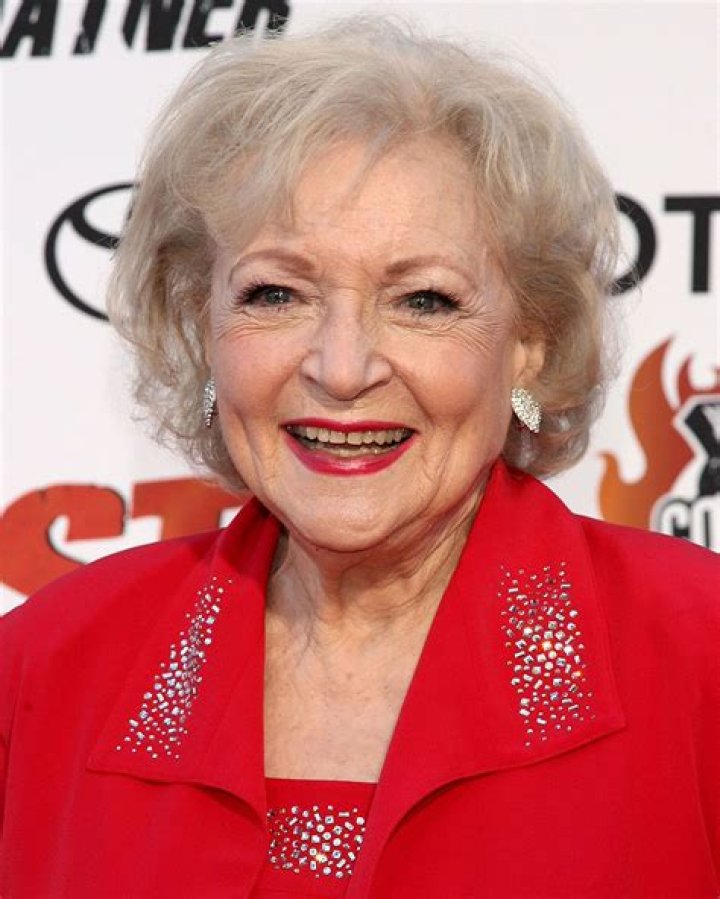 Betty White Biography, Age, Height, Husband, Net Worth, Family