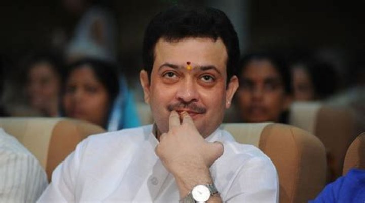 Bhaiyyu Maharaj Biography, Age, Height, Wife, Net Worth, Family