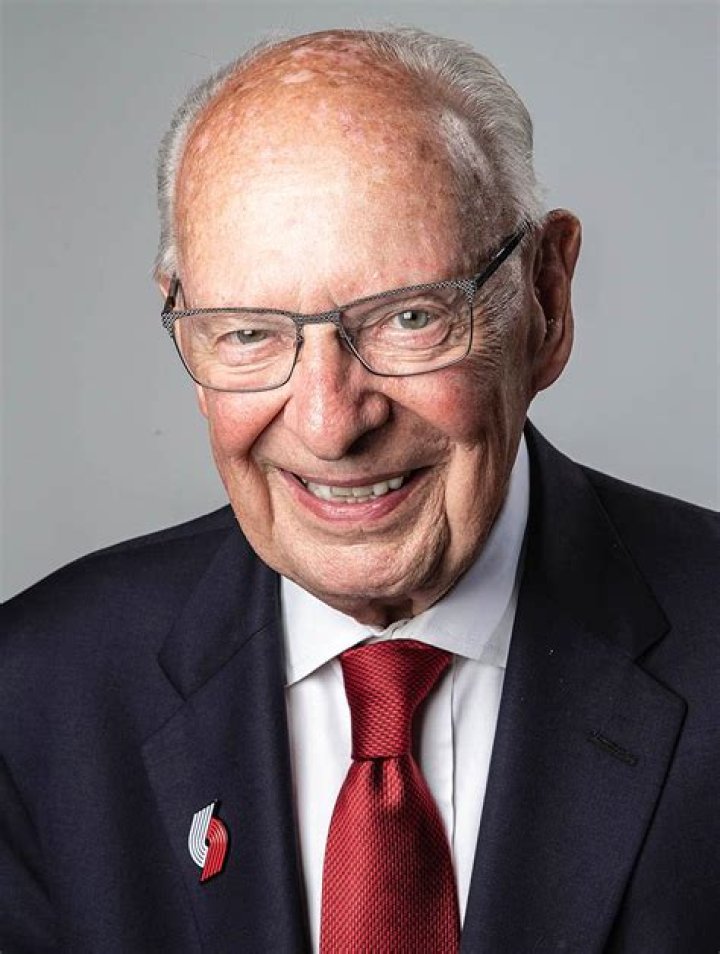 Bill Schonely (Sportscaster) - Age, Birthday, Bio, Facts, Family, Net Worth, Height & More