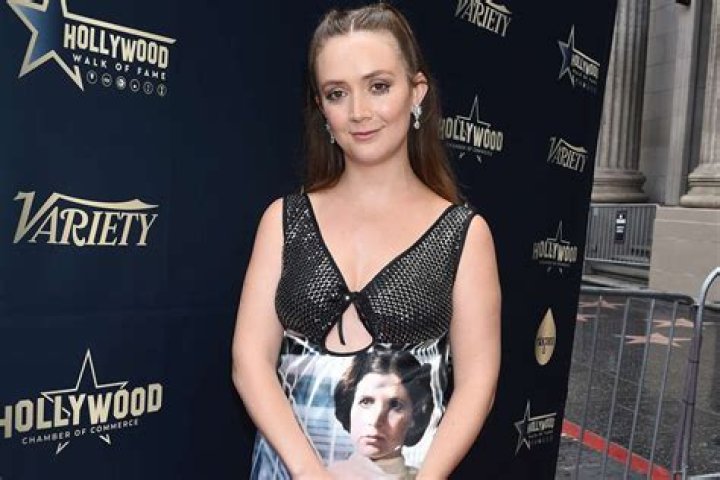 Billie Lourd (TV Actress) - Age, Birthday, Bio, Facts, Family, Net Worth, Height & More