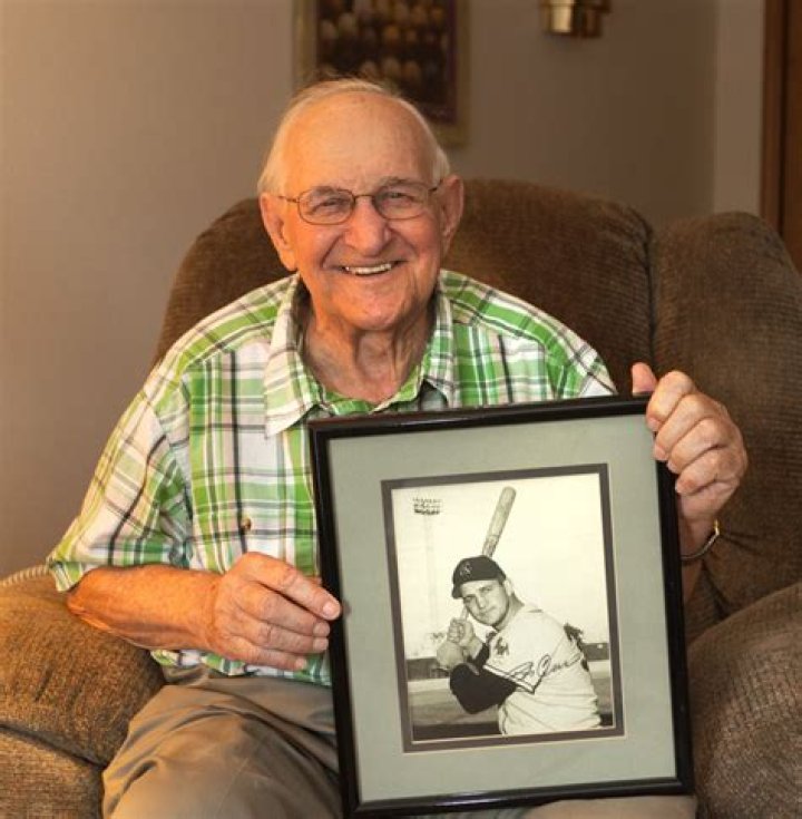 Bob Cerv Biography, Age, Height, Wife, Net Worth, Family